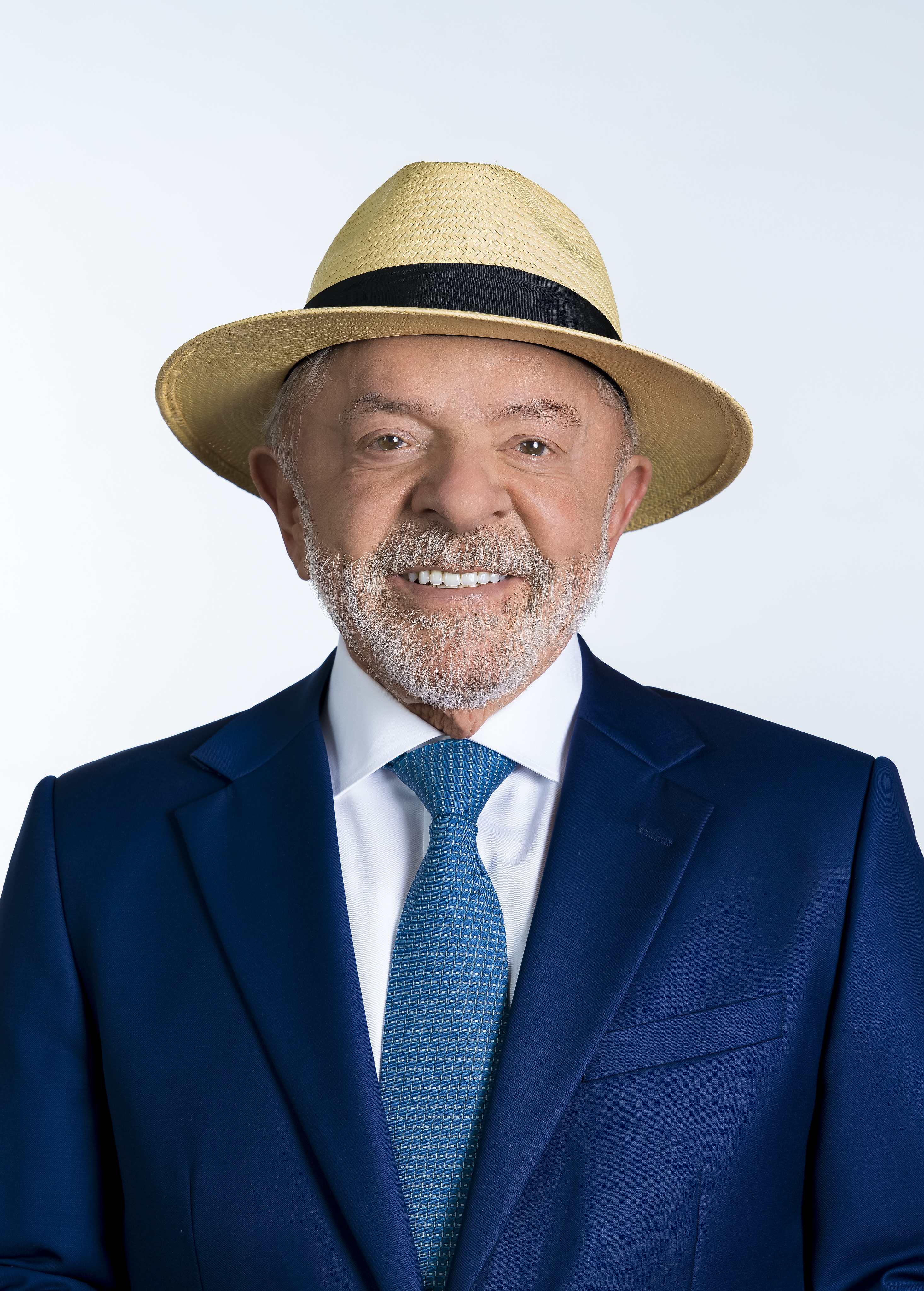 Archived official portrait of Lula in a blue suit and light-colored hat, dated August 8, 2026